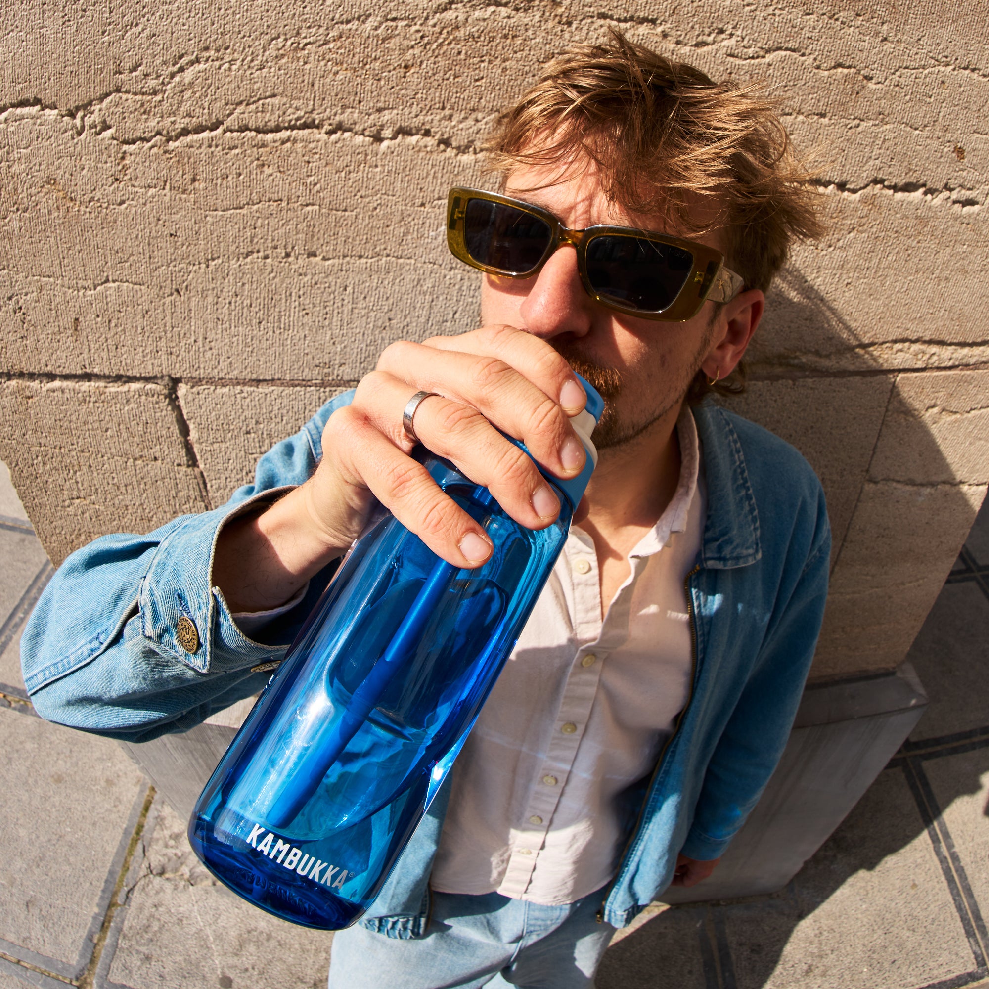 kambukka-lagoon-750-ml-trinkflasche-crisp-blue-auslaufsicher-mit-strohhalm image 7
