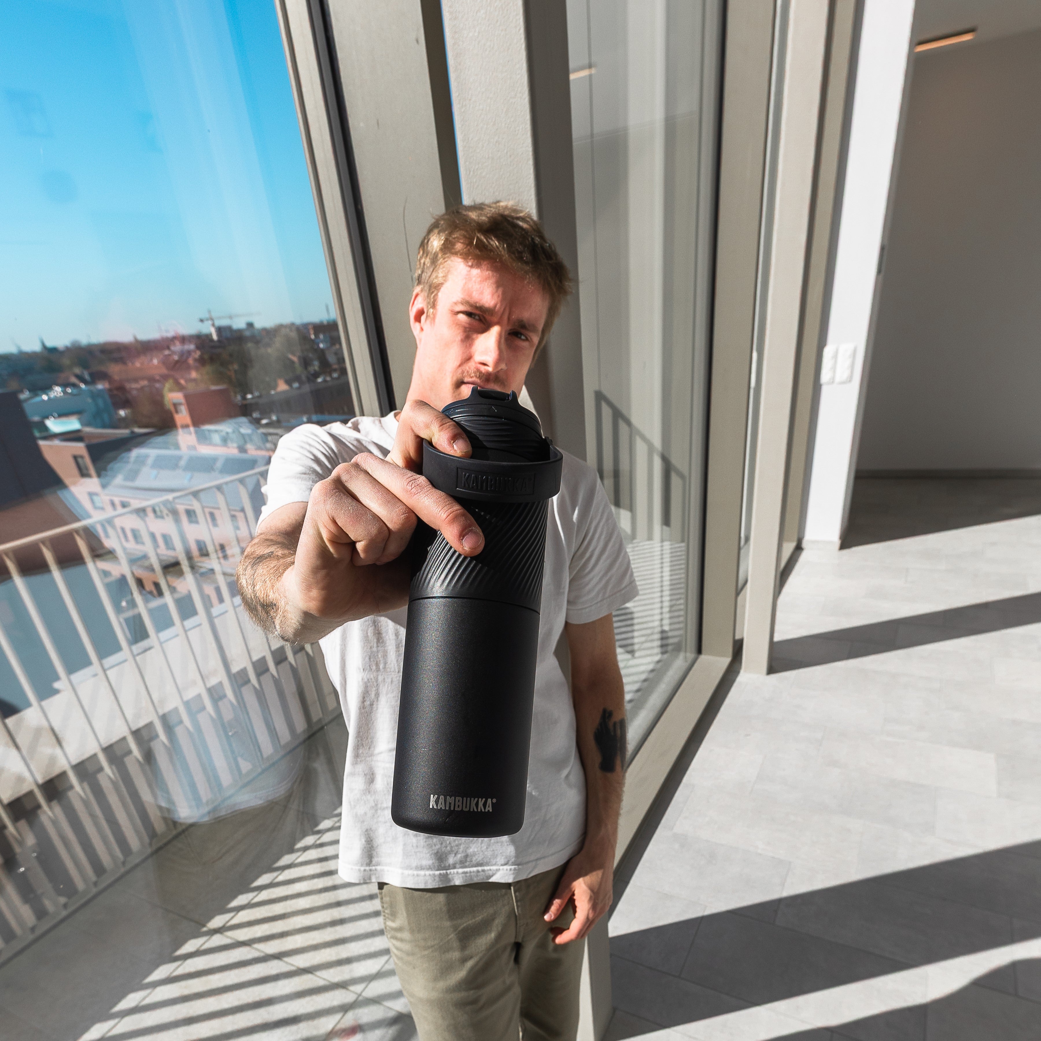 kambukka-dupla-insulated-1000-ml-thermos-trinkflasche-black-raven image 2