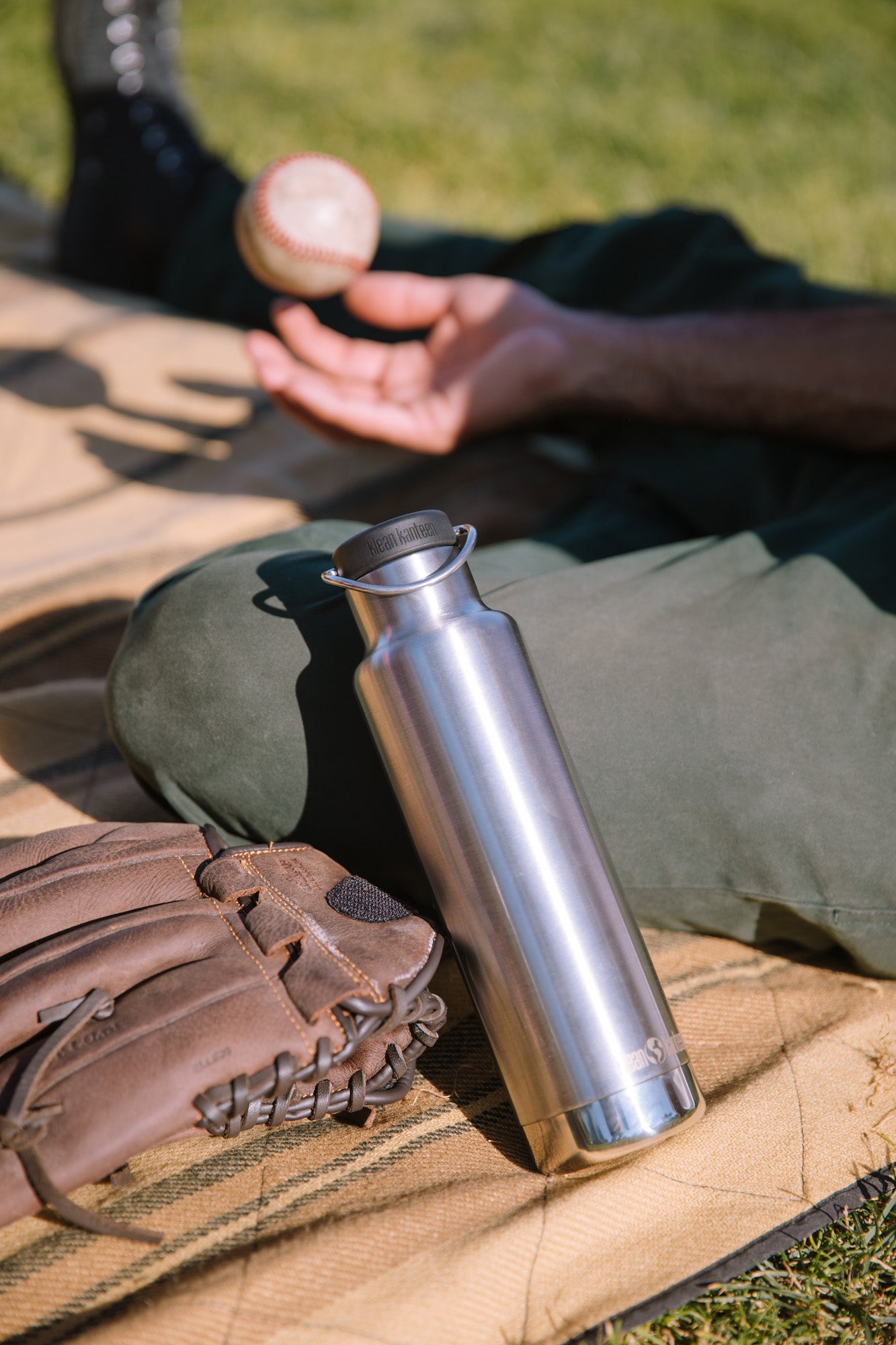 klean-kanteen-classic-isolierflasche-592-ml-mit-loop-cap-edelstahl image 8
