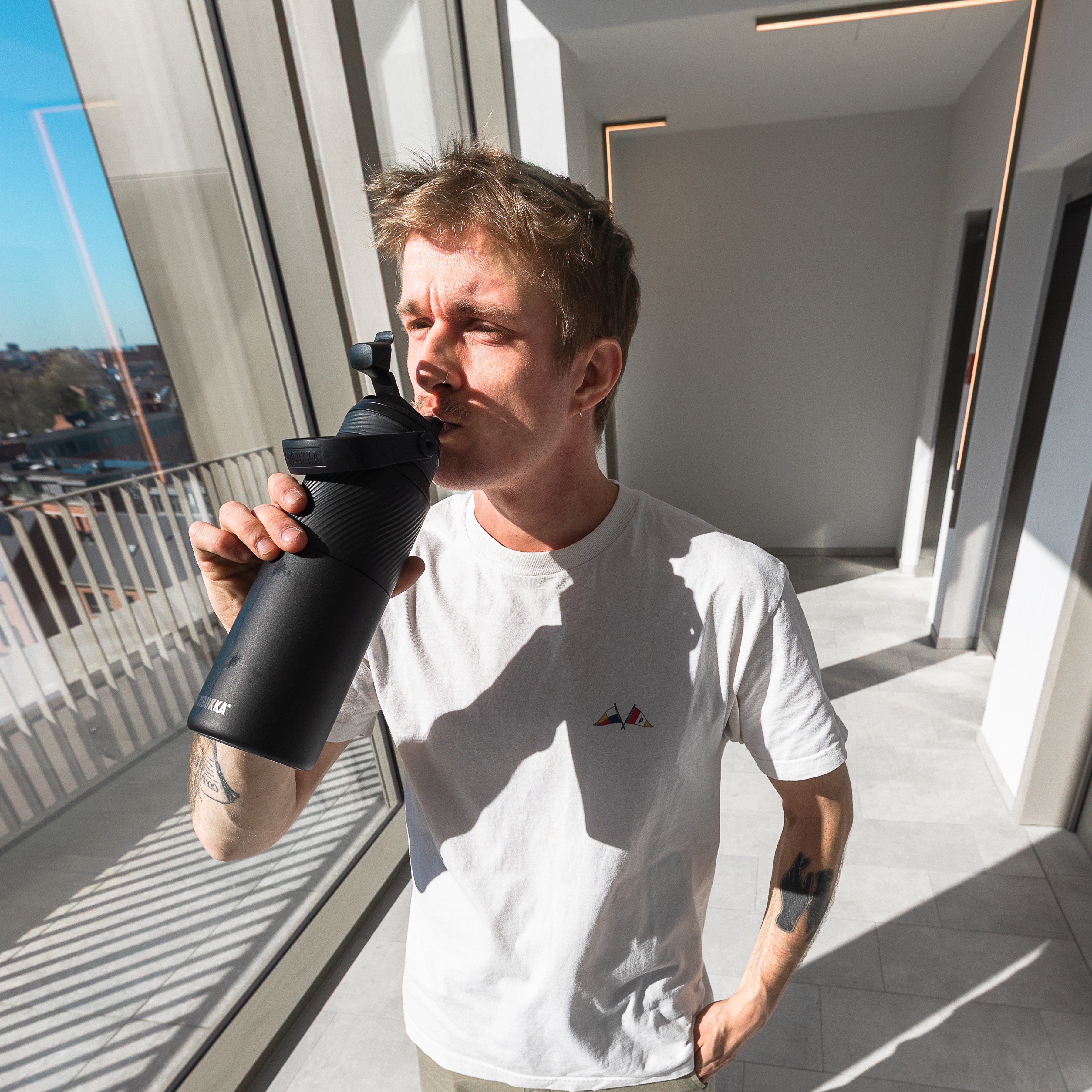 kambukka-dupla-insulated-1000-ml-thermos-trinkflasche-black-raven image 3
