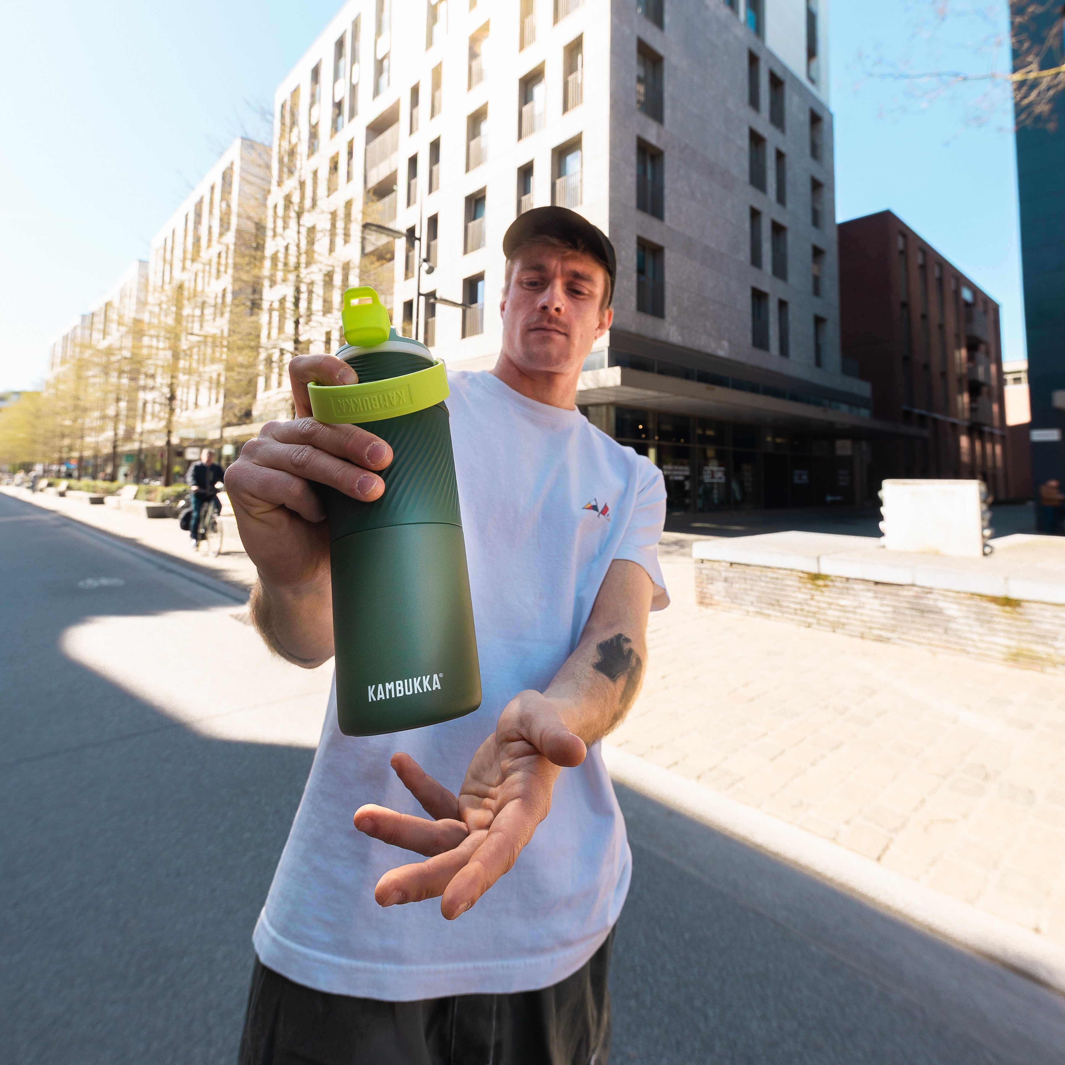 kambukka-dupla-insulated-750-ml-thermos-trinkflasche-pine-forest image 3